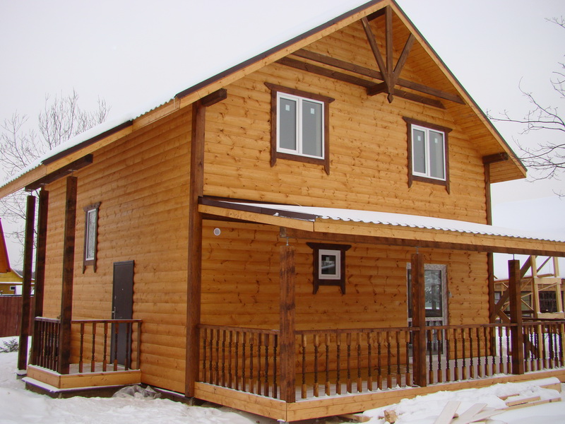 деревянный дом в два этажа